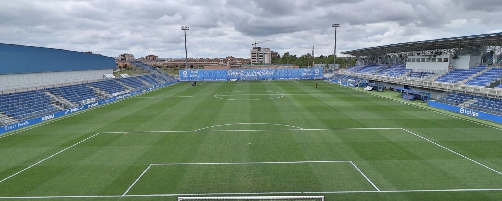 Un estadio municipal en la ciudad de Fuenlabrada, Comunidad de Madrid Un estadio municipal en la ciudad de Fuenlabrada, Comunidad de Madrid - Sputnik Mundo, 1920, 29.09.2021