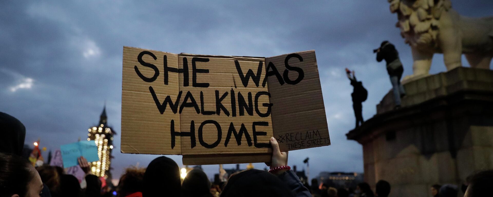 Una marcha en Londres por el asesinato de Sarah Everard Una marcha en Londres por el asesinato de Sarah Everard - Sputnik Mundo, 1920, 30.09.2021