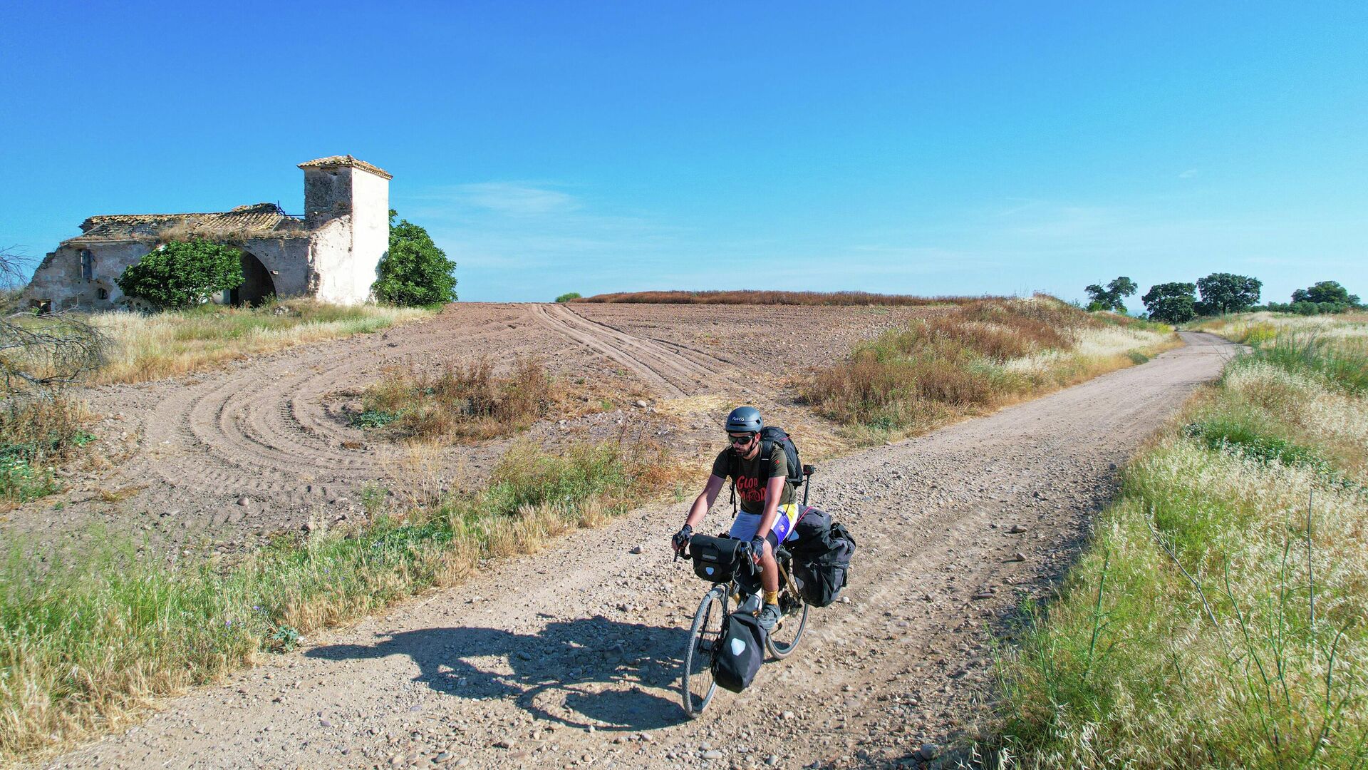 Sergi Unanue pedaleando por tierras castellanas  - Sputnik Mundo, 1920, 01.10.2021