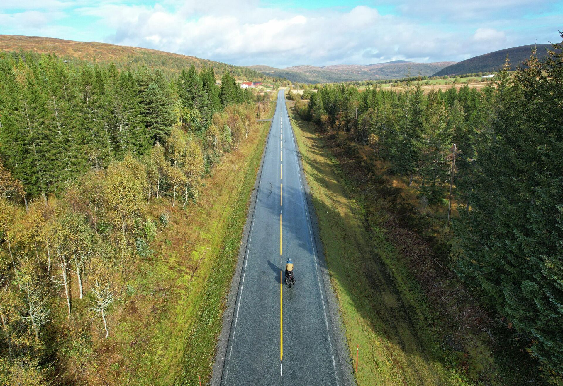 Sergi Unanue en una carretera escandinava - Sputnik Mundo, 1920, 01.10.2021