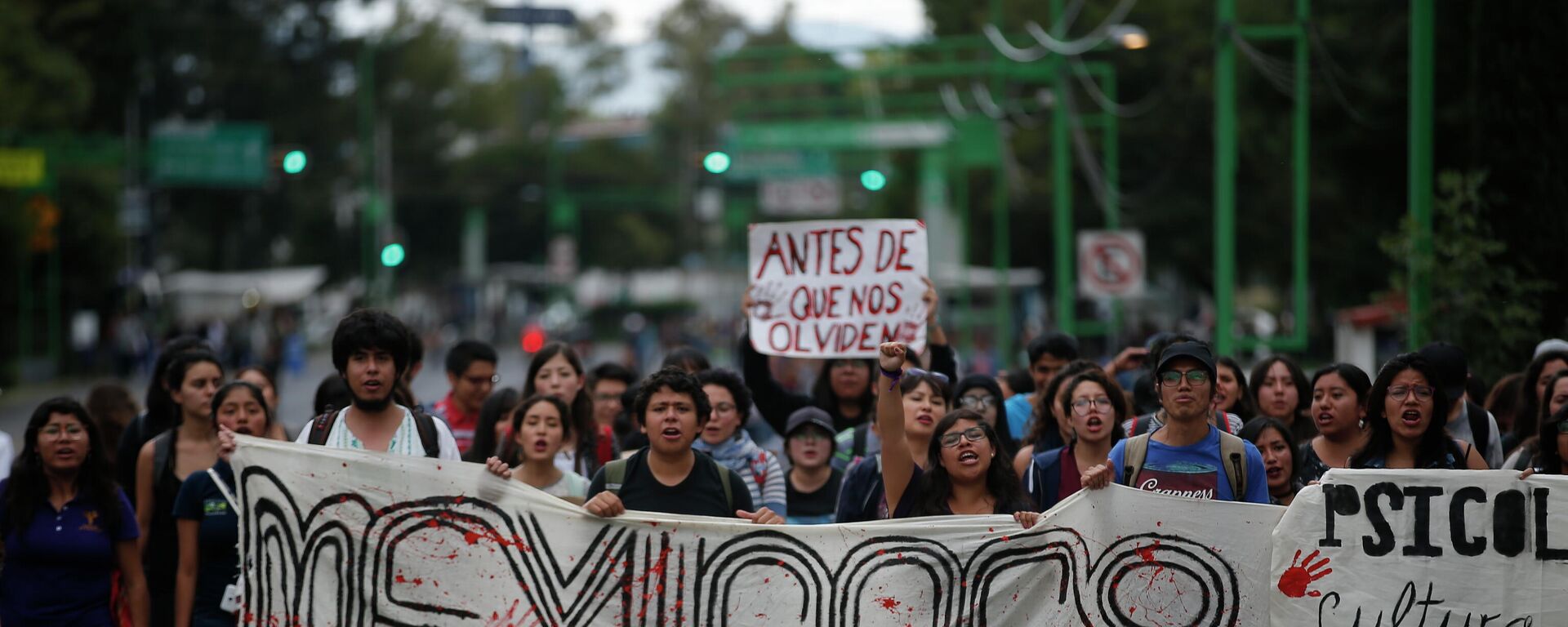 Marcha por el 50 aniversario de la matanza de Tlatelolco - Sputnik Mundo, 1920, 02.10.2021