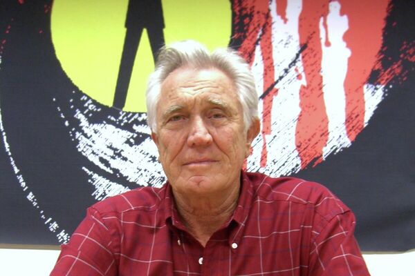George Lazenby protagonizó una película de la saga James Bond en 1969. - Sputnik Mundo