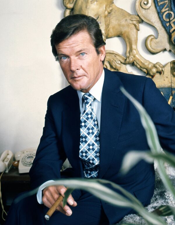 Roger Moore (1927-2017) protagonizó siete películas de la saga James Bond, entre 1973 y 1985. - Sputnik Mundo