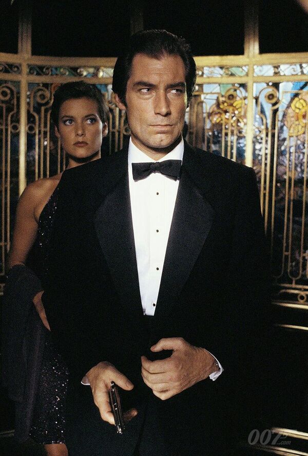 Timothy Dalton encarnó al agente 007 en Su nombre es peligro de 1987 y en Licencia para matar de 1989. - Sputnik Mundo