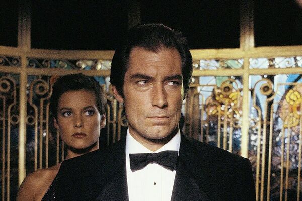 Timothy Dalton encarnó al agente 007 en Su nombre es peligro de 1987 y en Licencia para matar de 1989. - Sputnik Mundo