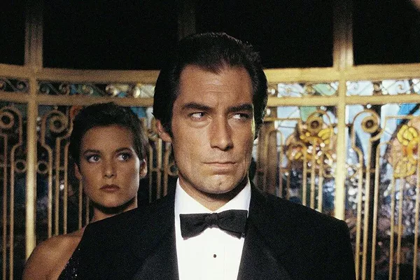 Timothy Dalton encarnó al agente 007 en Su nombre es peligro de 1987 y en Licencia para matar de 1989. - Sputnik Mundo