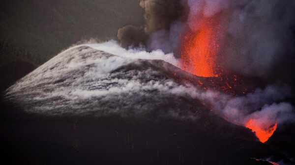 Erupción del volcán en La Palma - Sputnik Mundo