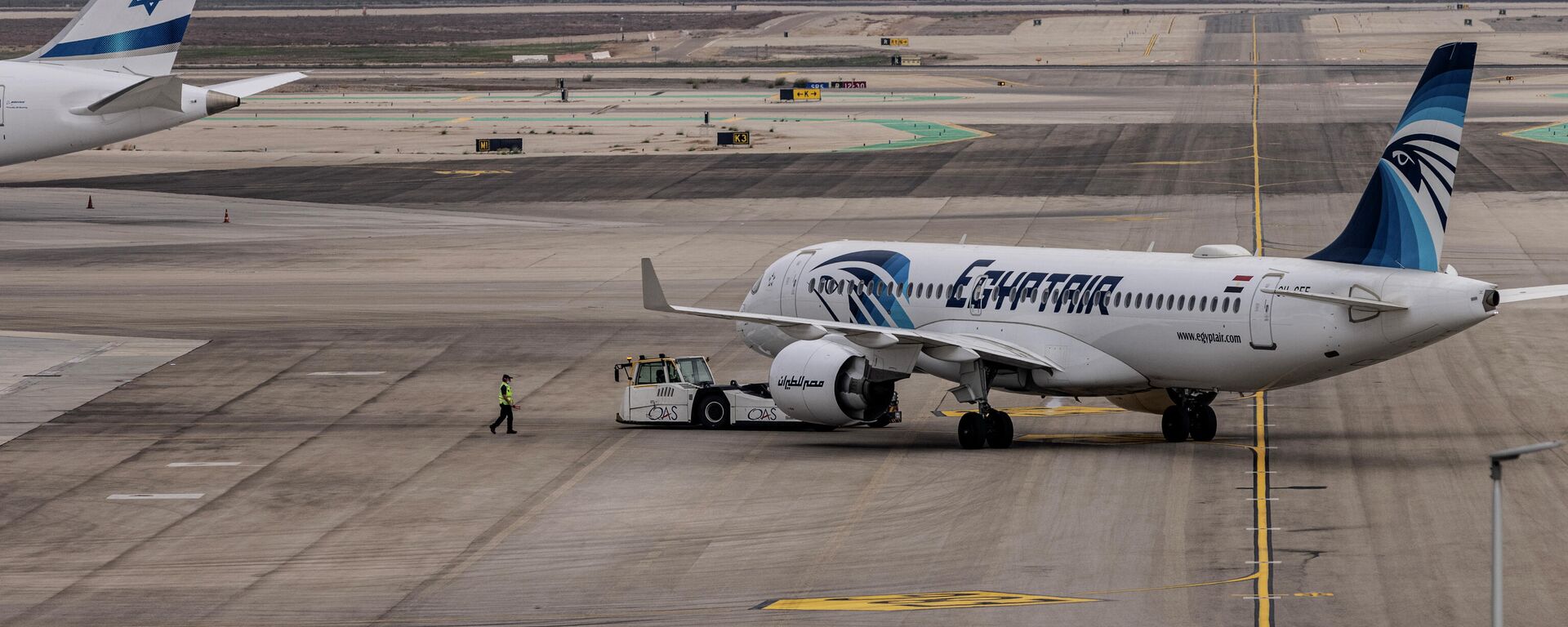 El primer vuelo comercial de EgyptAir entre El Cairo y Tel Aviv aterriza en el aeropuerto Ben Gurión de Israel - Sputnik Mundo, 1920, 17.04.2022