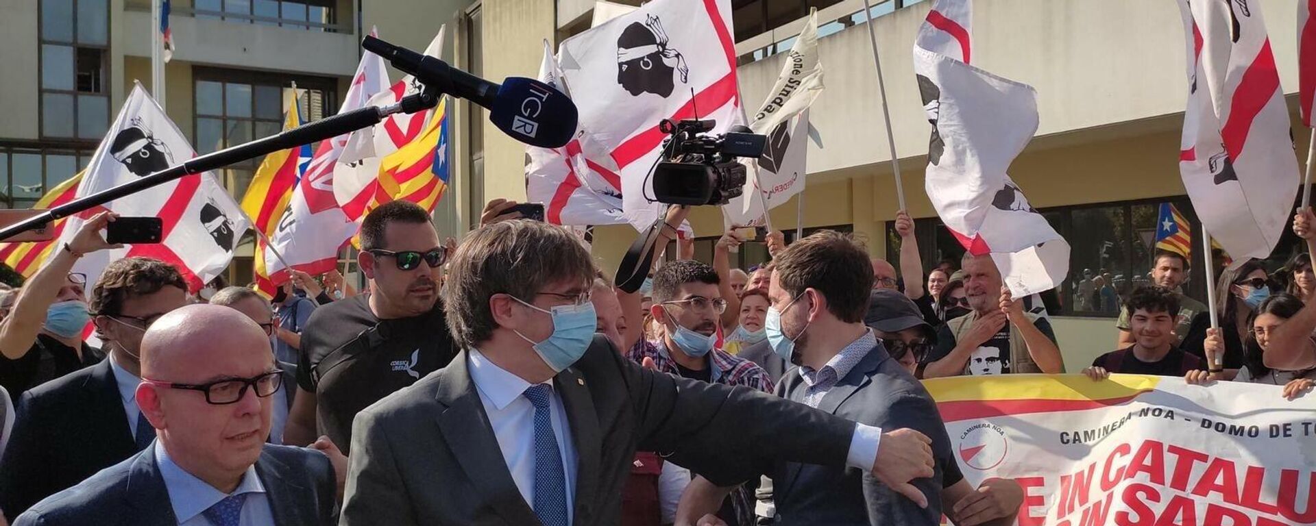 El expresidente de la Generalitat Carles Puigdemont llega al Tribunal de Apelación de Sassari (Italia) - Sputnik Mundo, 1920, 04.10.2021