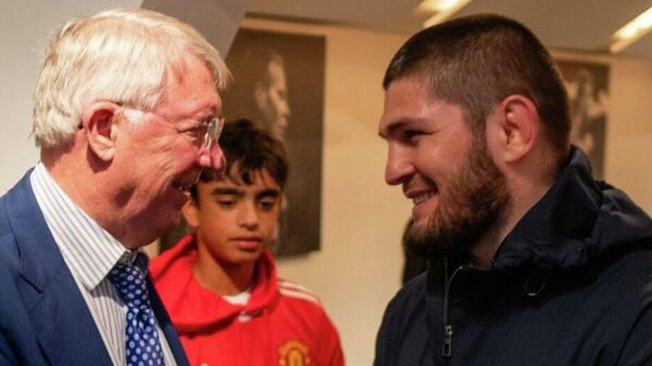 Khabib Nurmagomedov junto a Alex Ferguson - Sputnik Mundo