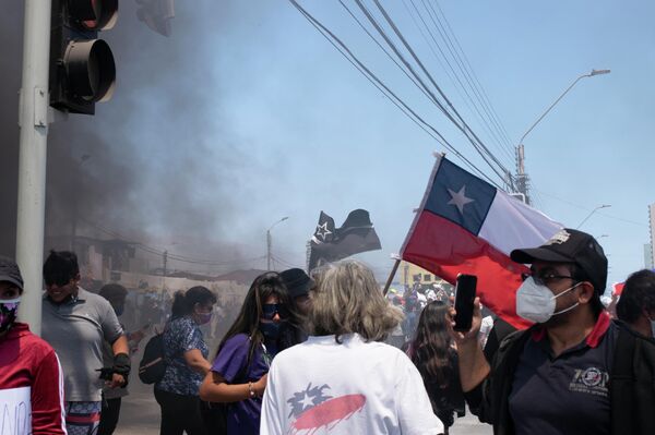 Quema de pertenencias de migrantes venezolanos en Iquique, el 25 de septiembre de 2021 - Sputnik Mundo