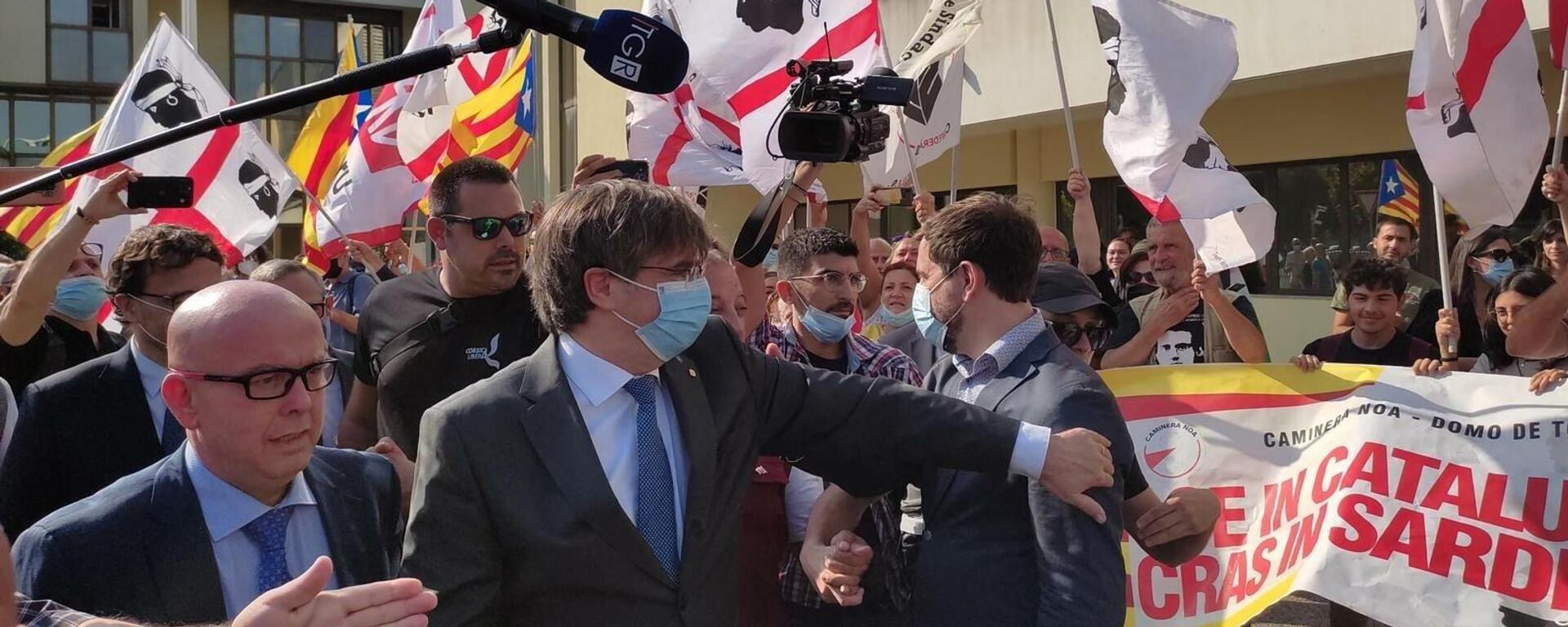 El expresidente de la Generalitat Carles Puigdemont llega al Tribunal de Apelación de Sassari (Italia) para declarar - Sputnik Mundo, 1920, 05.10.2021