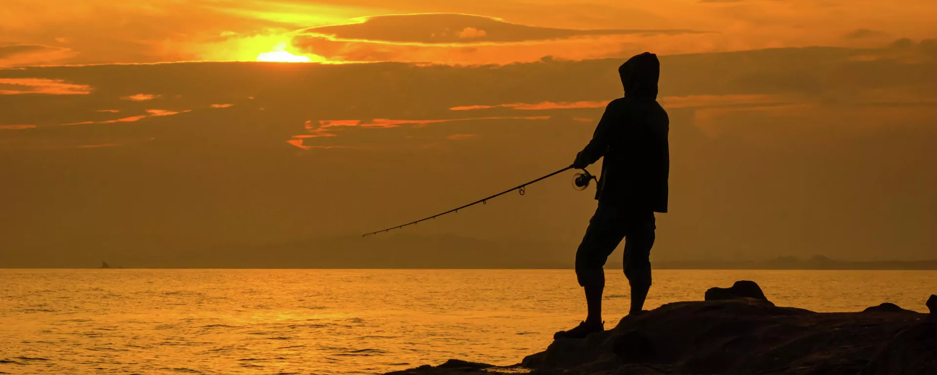 Una persona pescando Una persona pescando - Sputnik Mundo, 1920, 08.10.2021