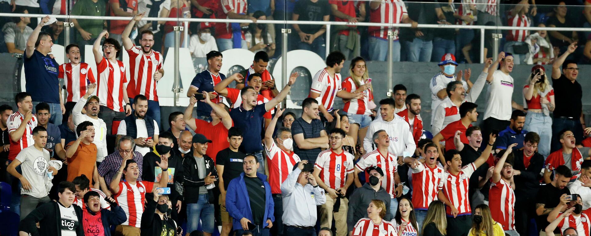 Hinchas de la selección paraguaya de fútbol en el Estadio Defensores del Chaco de Asunción - Sputnik Mundo, 1920, 08.10.2021