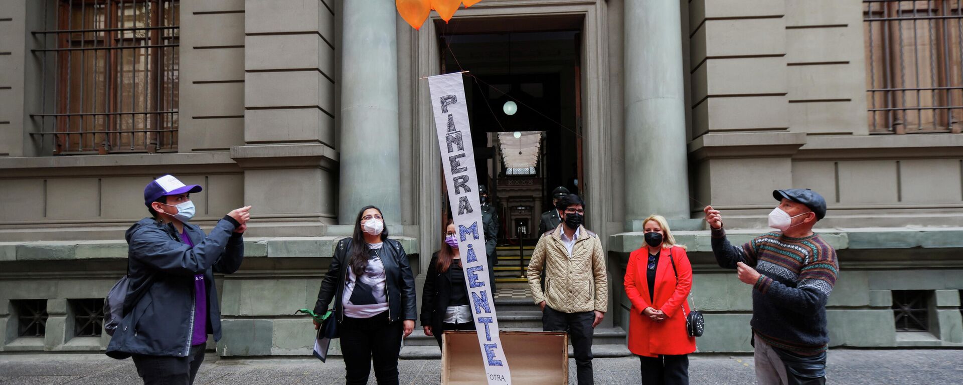 Protesta contra el presidente de Chile, Santiago Piñera, en Santiago, Chile - Sputnik Mundo, 1920, 08.10.2021
