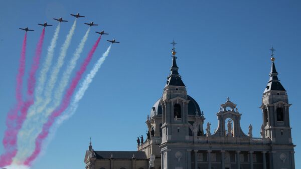 Desfile aéreo del 12 de ocubre de 2020 - Sputnik Mundo