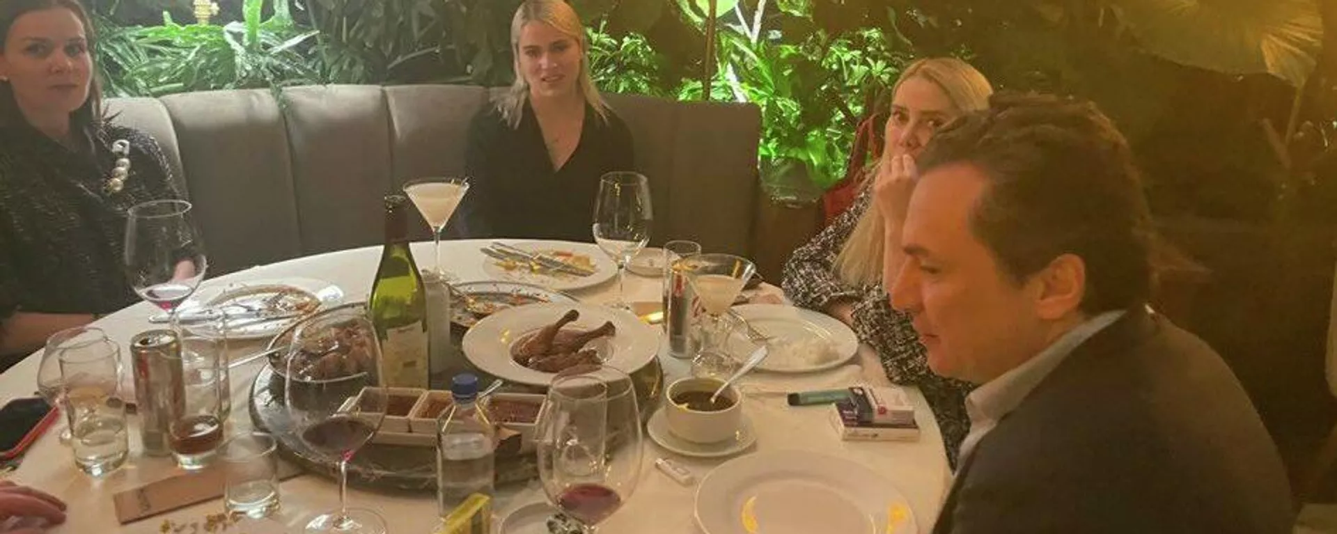 Emilio Lozoya, extitular de Pemex, fue captado en un restaurante de la CDMX Emilio Lozoya, extitular de Pemex, fue captado en un restaurante de la CDMX - Sputnik Mundo, 1920, 11.10.2021
