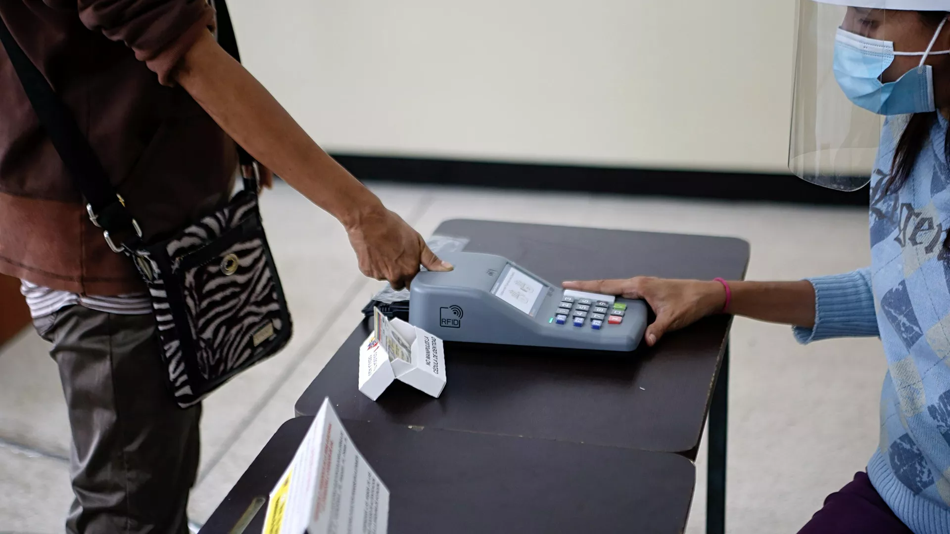 CNE pone a prueba su sistema automatizado de votación de cara a los comicios del 21N CNE pone a prueba su sistema automatizado de votación de cara a los comicios del 21N - Sputnik Mundo, 1920, 11.10.2021
