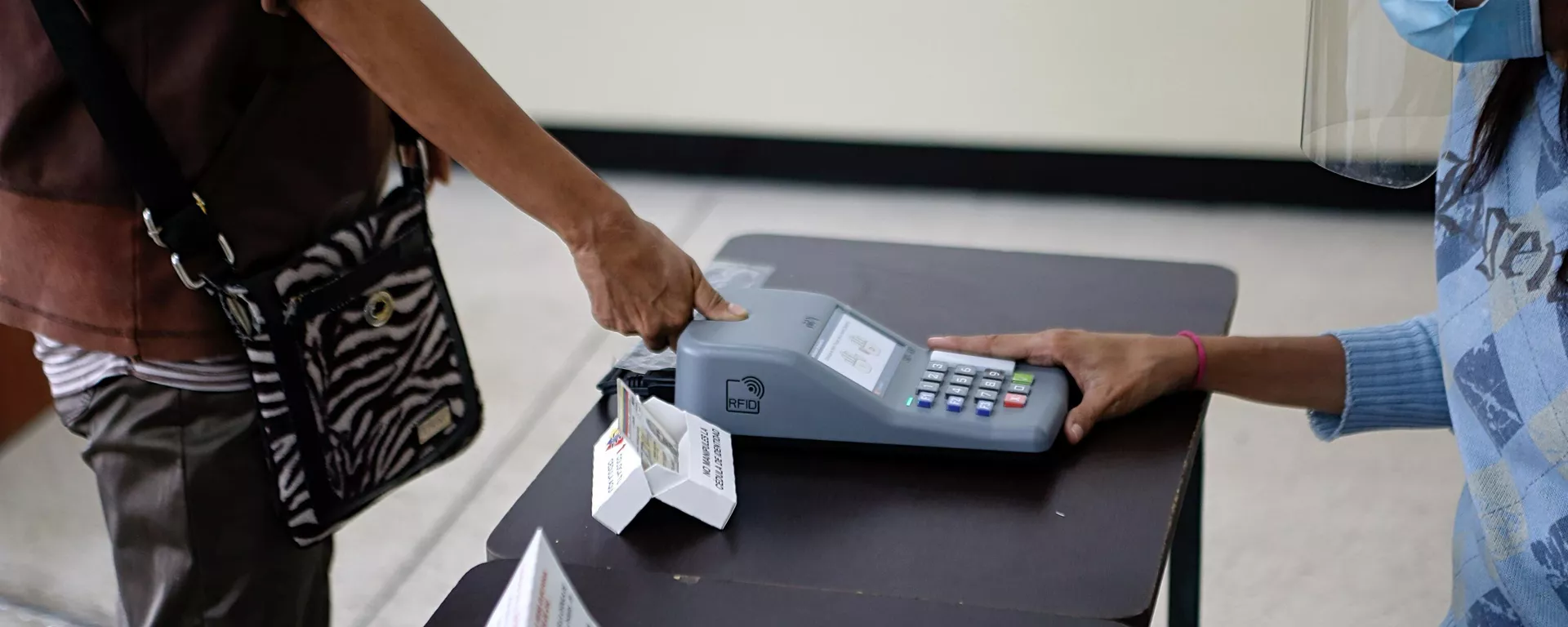 CNE pone a prueba su sistema automatizado de votación de cara a los comicios del 21N CNE pone a prueba su sistema automatizado de votación de cara a los comicios del 21N - Sputnik Mundo, 1920, 11.10.2021