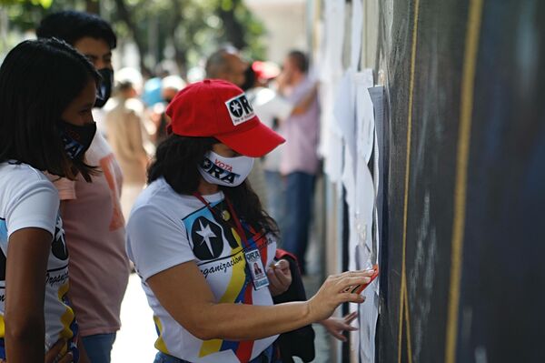 Autoridades electorales definieron como masiva la participación en simulacro electoral - Sputnik Mundo