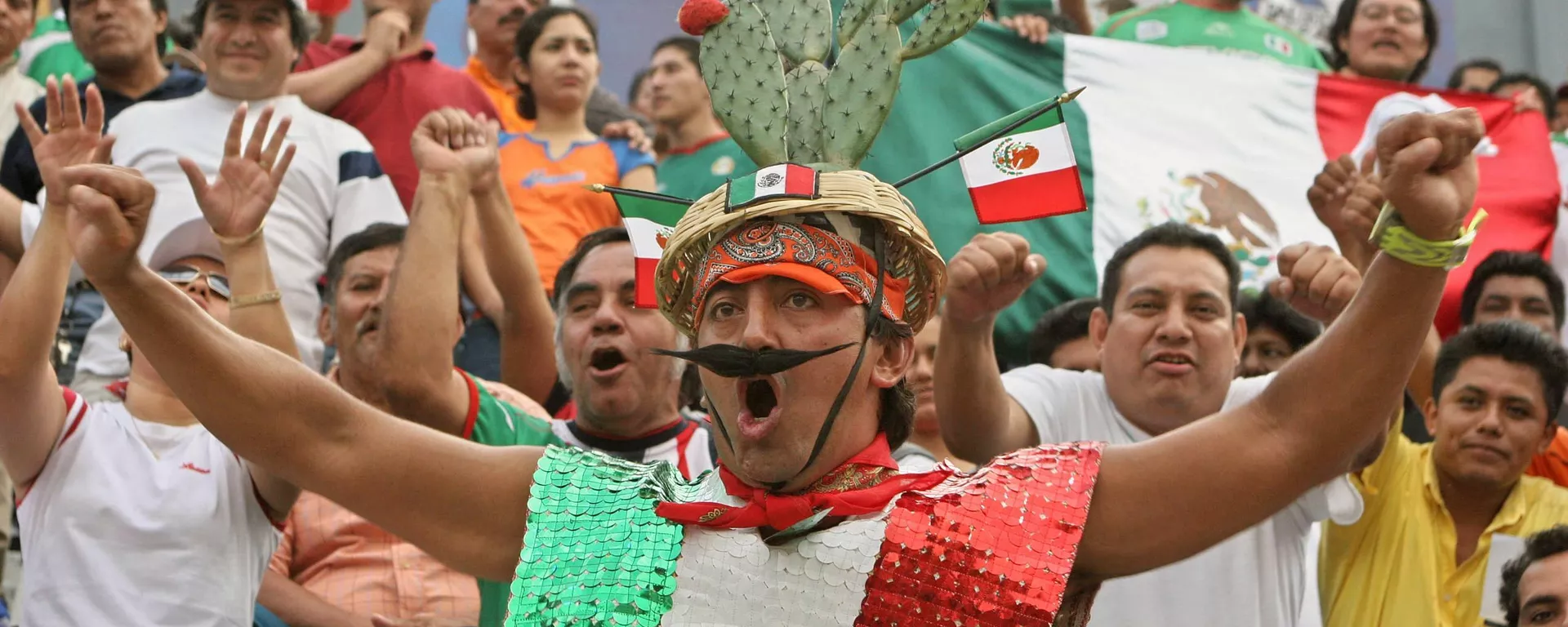 Mexicanos festejan en partidio de la Selección Mexicana Mexicanos festejan en partidio de la Selección Mexicana - Sputnik Mundo, 1920, 12.10.2021