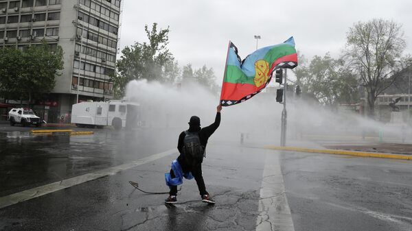 Represión Marcha de la Resistencia Indígena en Santiago de Chile - Sputnik Mundo