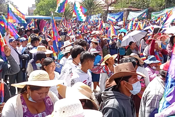Marcha en defensa de la wiphala en Bolivia - Sputnik Mundo