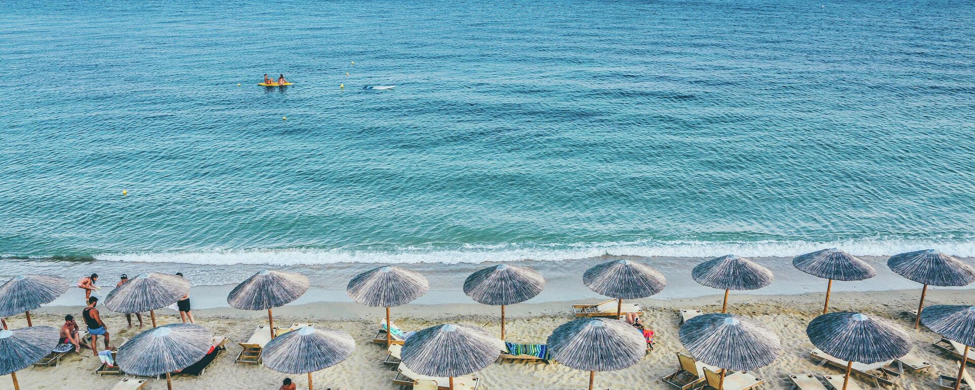 Una playa en el mar Mediterráneo Una playa en el mar Mediterráneo - Sputnik Mundo, 1920, 13.10.2021