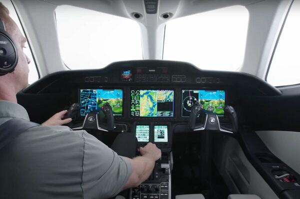 Cabino de piloto del nuevo HondaJet 2600 - Sputnik Mundo