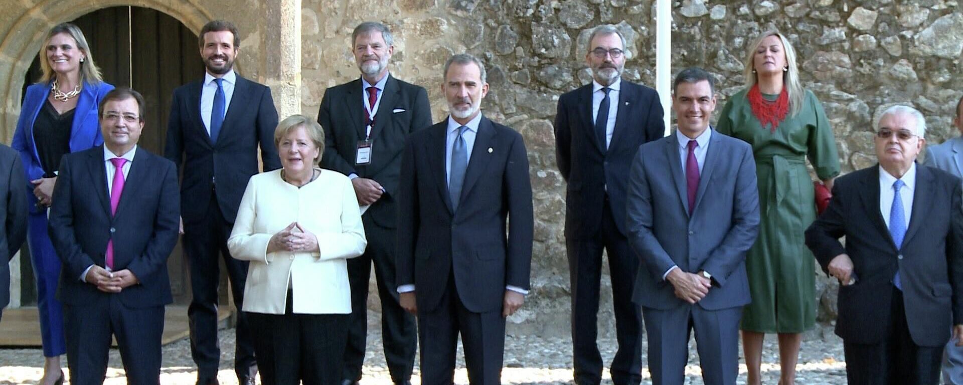 Angela Merkel, junto a Felipe VI, Pedro Sánchez y Guillermo Fernández Vara en el Monasterio de Yuste - Sputnik Mundo, 1920, 14.10.2021