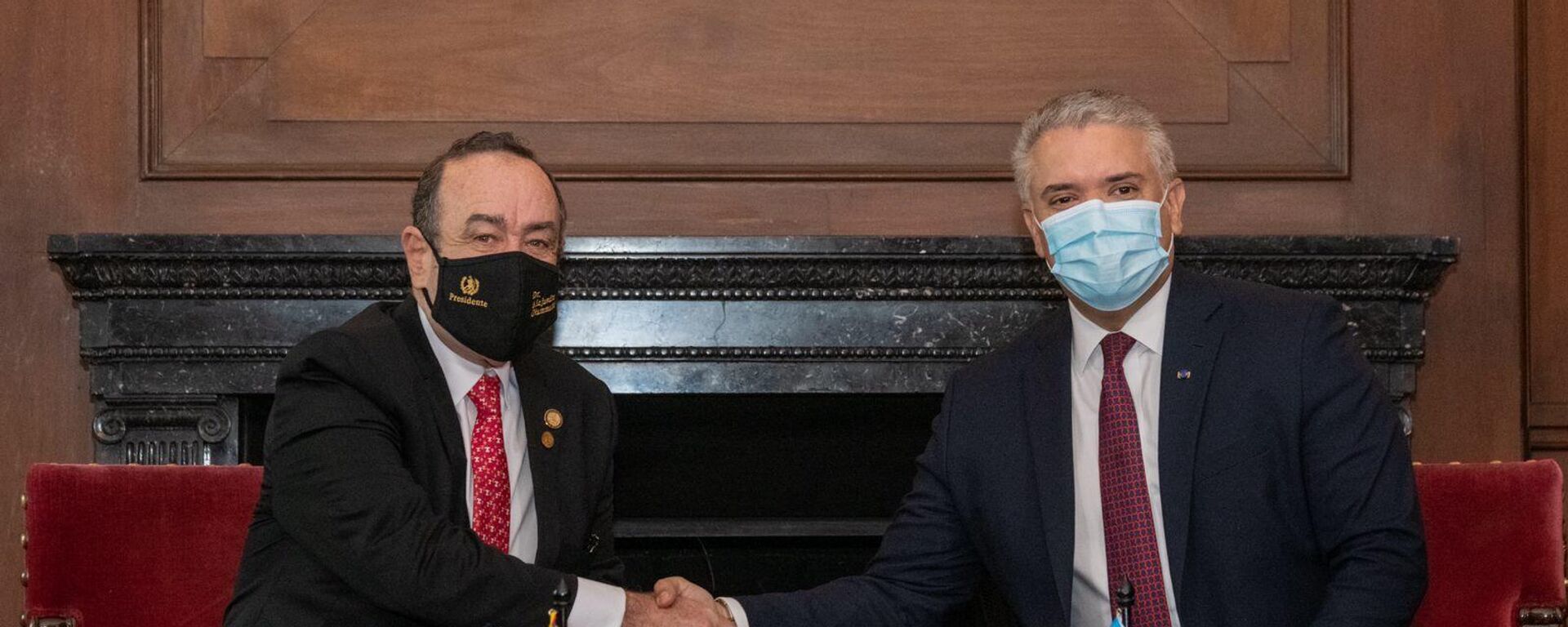 Alejandro Giammattei, presidente de Guatemala, e Iván Duque, presidente de Colombia - Sputnik Mundo, 1920, 14.10.2021