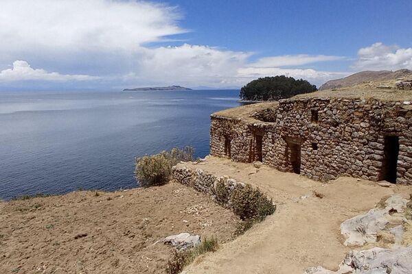 Templo del Sol en la isla del Sol en el lago Titicaca, Bolivia Templo del Sol en la isla del Sol en el lago Titicaca, Bolivia - Sputnik Mundo
