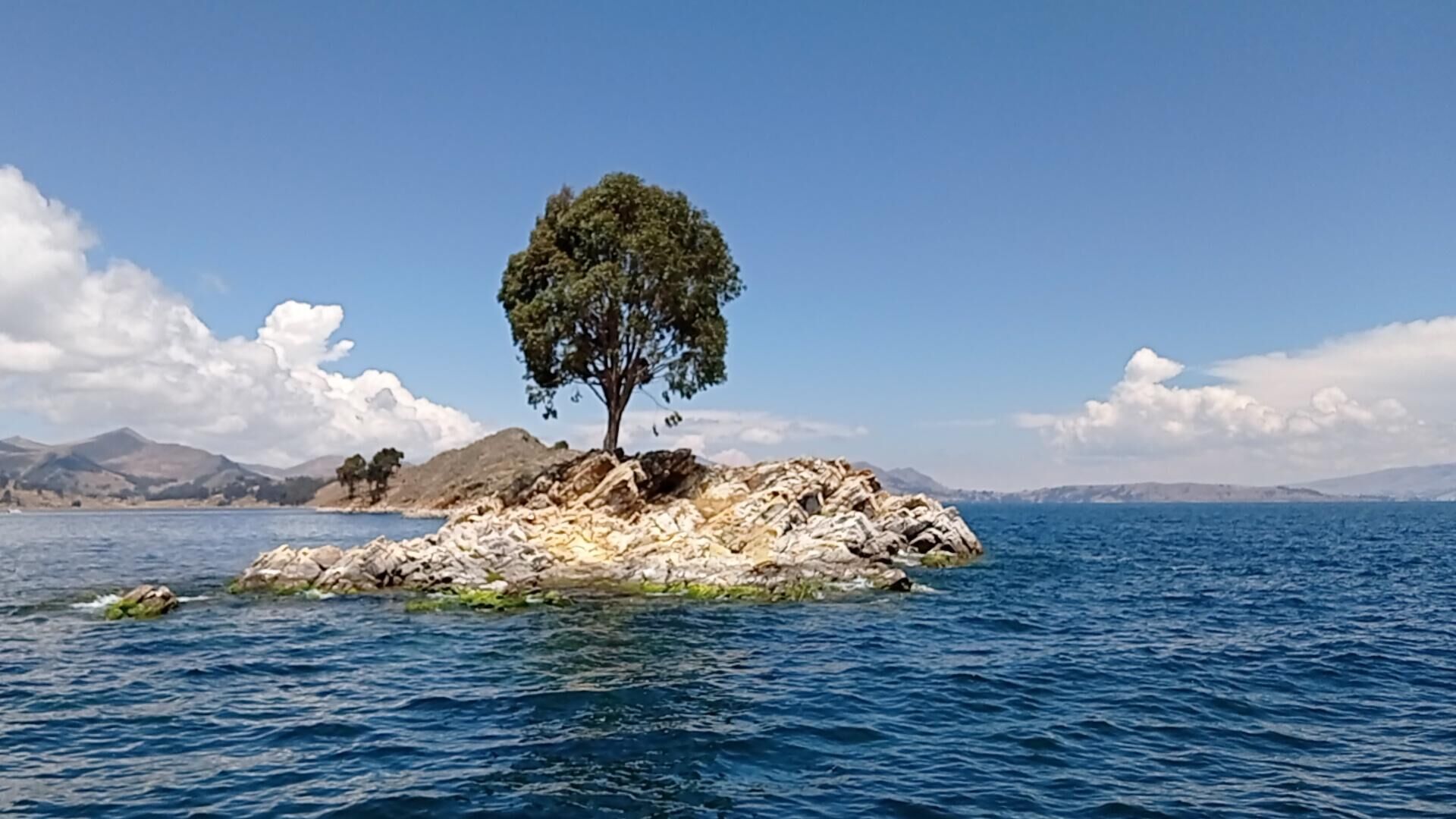 La isla del Sol en el lago Titicaca, Bolivia La isla del Sol en el lago Titicaca, Bolivia - Sputnik Mundo, 1920, 15.10.2021