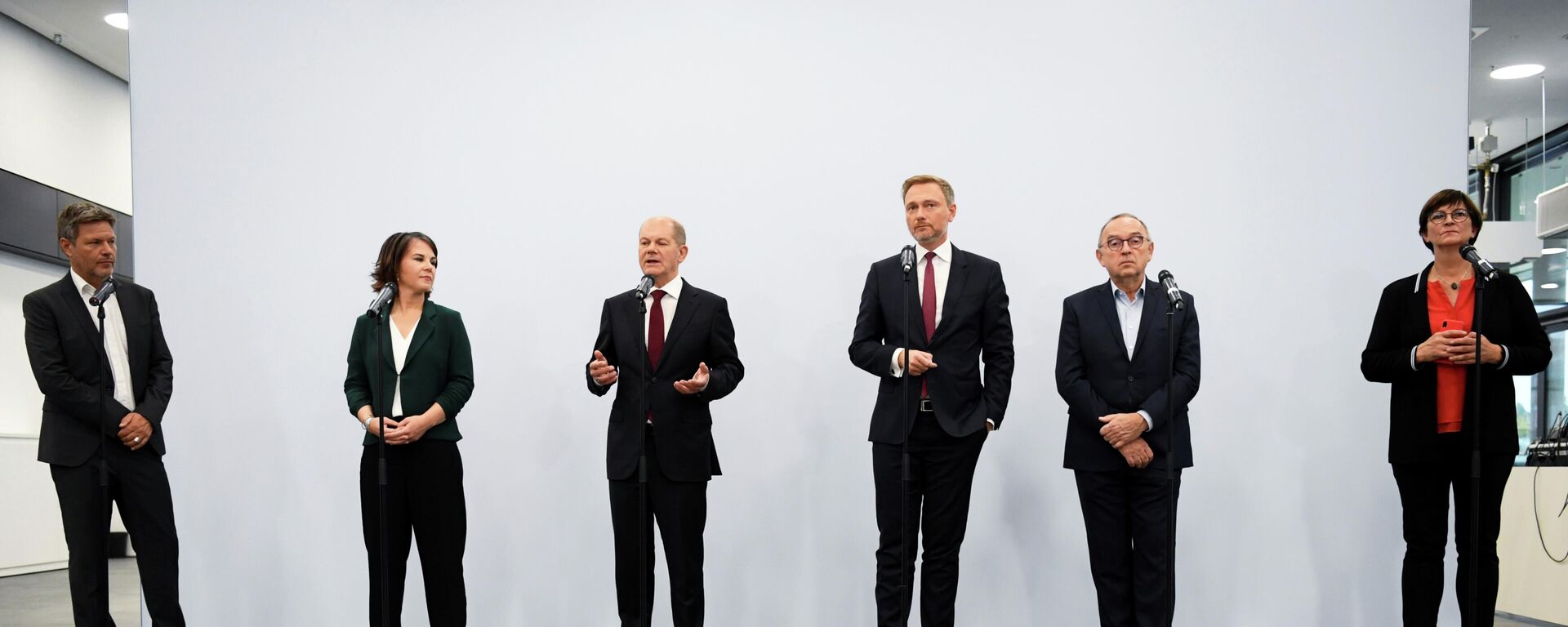 Olaf Scholz, candidato socialdemócrata a canciller de Alemania durante negociaciones sobre formación de la coalición - Sputnik Mundo, 1920, 15.10.2021