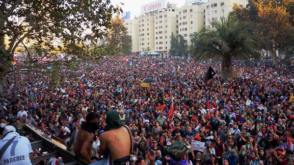 Concentración en la Plaza de la Dignidad, de Santiago de Chile. Concentración en la Plaza de la Dignidad, de Santiago de Chile. - Sputnik Mundo