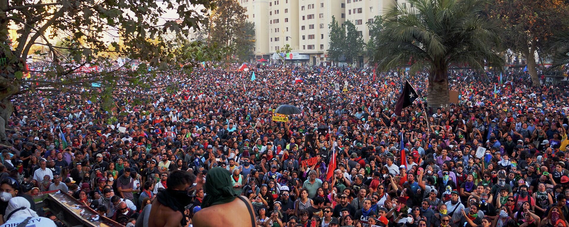 Plaza de la Dignidad durante el estallido social de 2019 - Sputnik Mundo, 1920, 18.10.2023