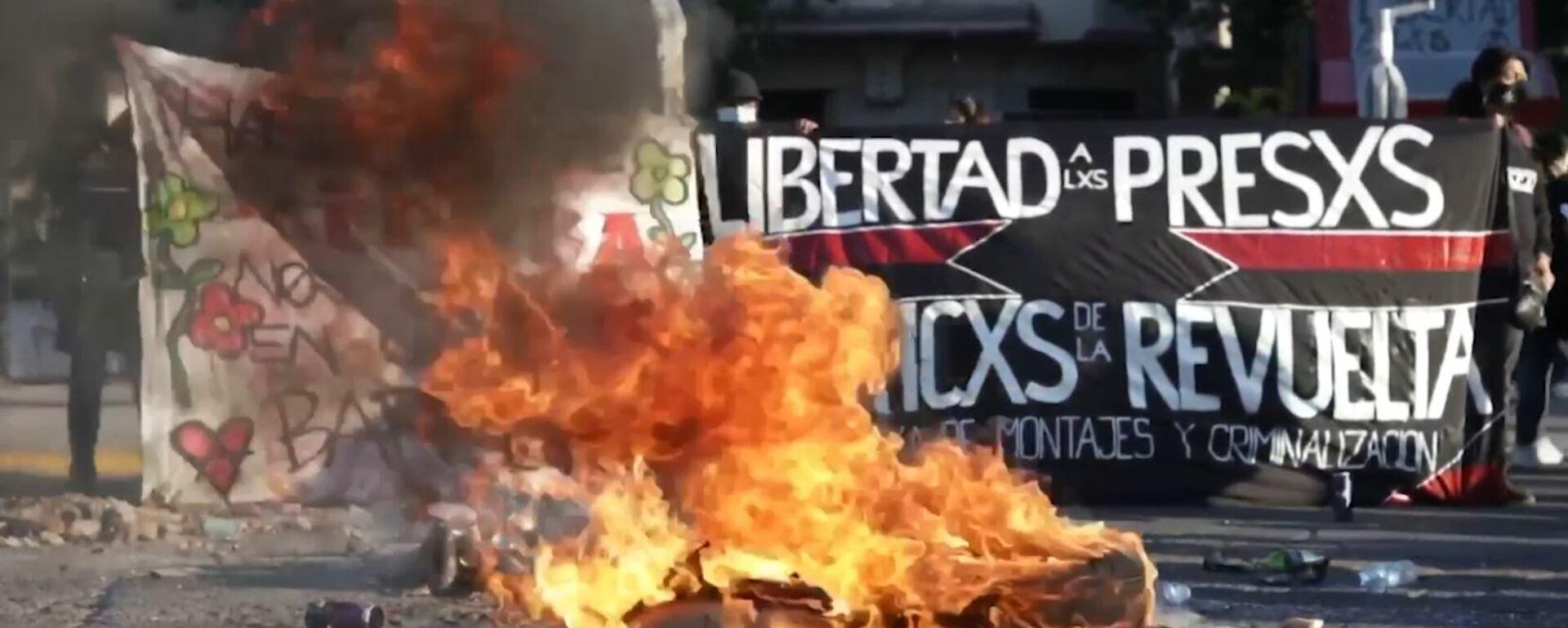 Cientos de chilenos conmemoran el segundo aniversario del estallido social con protestas - Sputnik Mundo, 1920, 16.10.2021