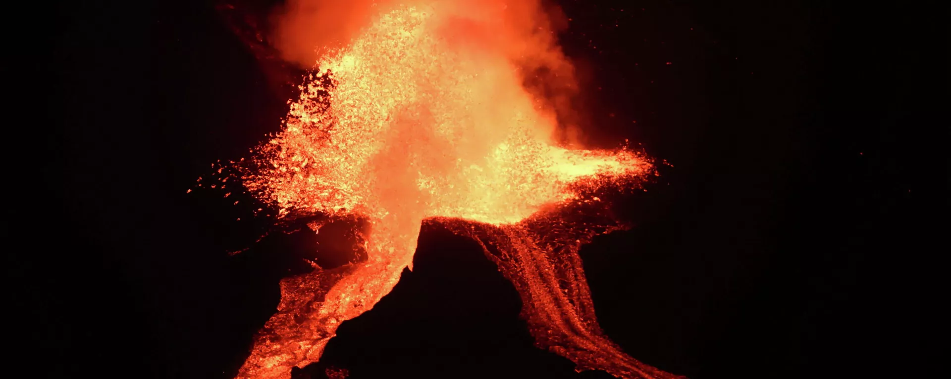 Erupción del volcán de La Palma Erupción del volcán de La Palma - Sputnik Mundo, 1920, 18.10.2021