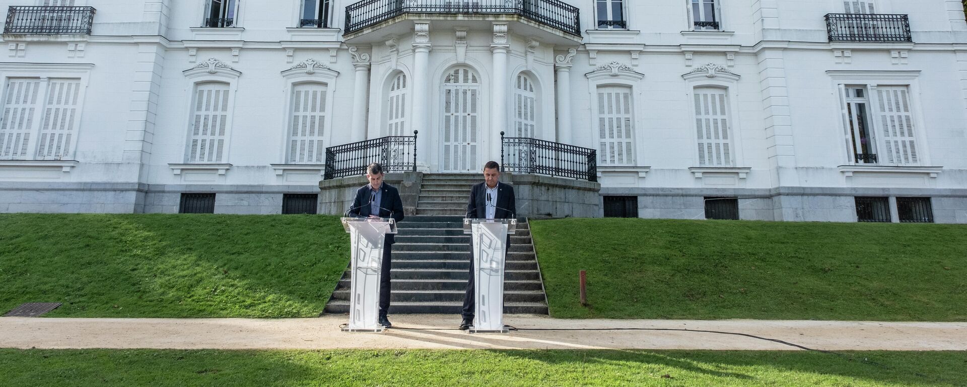 Arnaldo Otegi y Arkaitz Rodríguez en el palacio de Aiete, en la ciudad vasca de San Sebastián - Sputnik Mundo, 1920, 18.10.2021