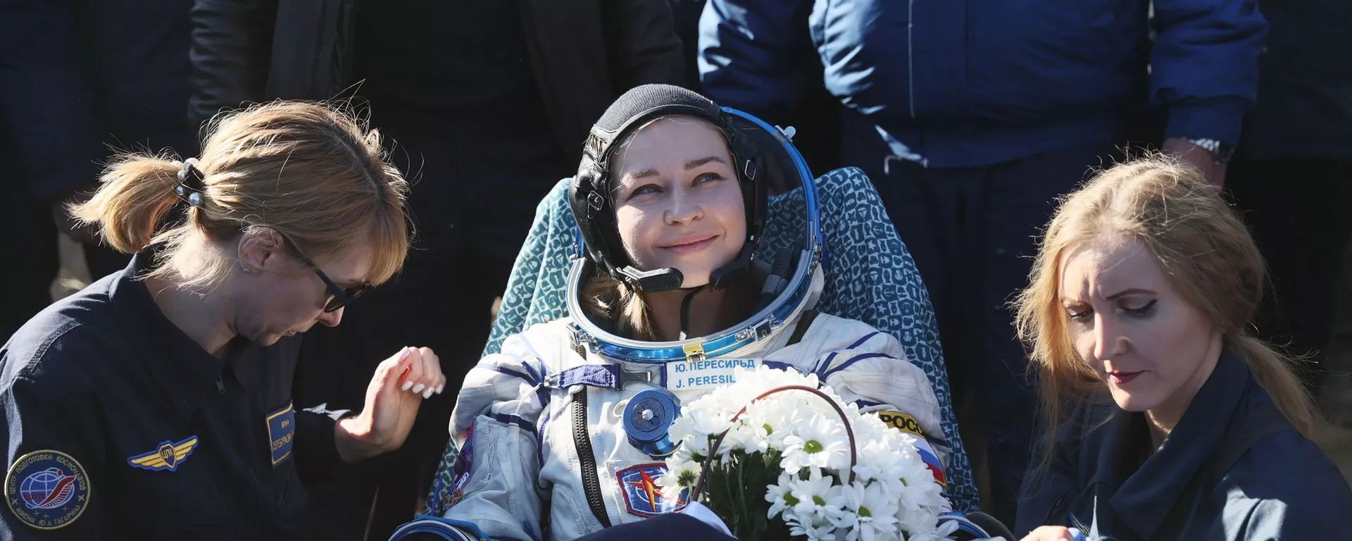 Член съемочной группы фильма Вызов актриса Юлия Пересильд после посадки спускаемого аппарата транспортного пилотируемого корабля Союз МС-18 Член съемочной группы фильма Вызов актриса Юлия Пересильд после посадки спускаемого аппарата транспортного пилотируемого корабля Союз МС-18 - Sputnik Mundo, 1920, 18.10.2021