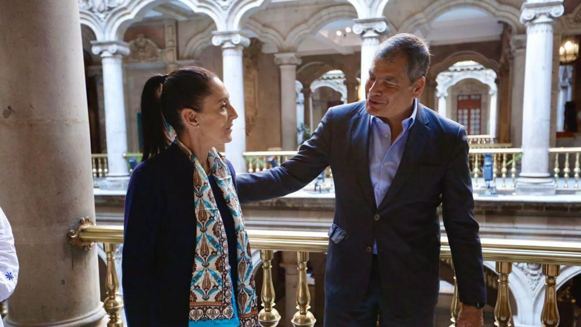 Claudia Sheinbaum, jefa de gobierno de la CIudad de México, y Rafael Correa, expresidente de Ecuador