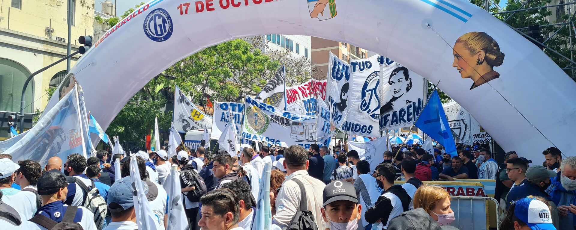 Decenas de miles de trabajadores colmaron las calles por el Dia de la Lealtad peronista - Sputnik Mundo, 1920, 18.10.2021