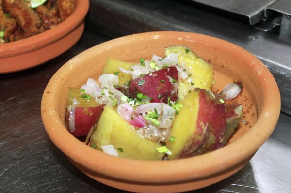 Boniato con mojo criollo - Sputnik Mundo