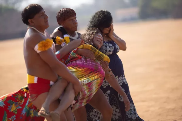 Se trata de un ritual que dura varios días y que conmemora a los muertos que jugaron un papel importante en la vida de las tribus locales. Se trata de un ritual que dura varios días y que conmemora a los muertos que jugaron un papel importante en la vida de las tribus locales. - Sputnik Mundo