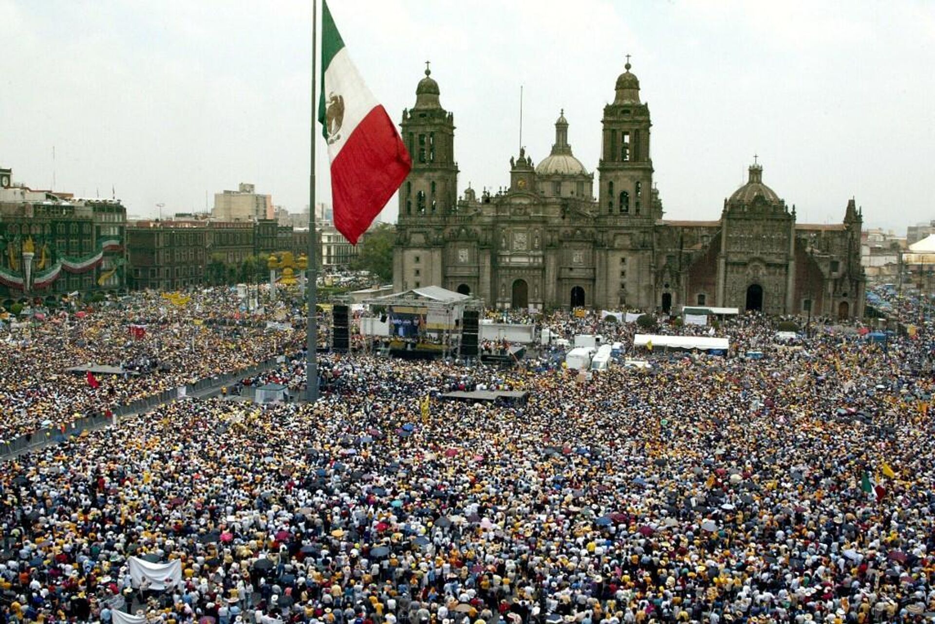 Marcha contra el desafuero de AMLO en 2005  - Sputnik Mundo, 1920, 21.10.2021
