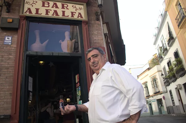 Julio Estalella con su primera salsa en Sevilla Julio Estalella con su primera salsa en Sevilla - Sputnik Mundo