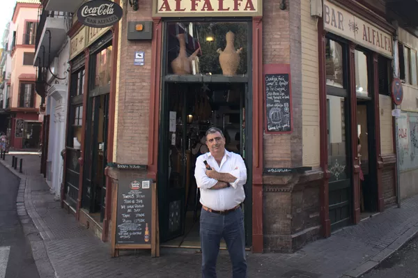 Julio Estalella con su primera salsa en Sevilla Julio Estalella con su primera salsa en Sevilla - Sputnik Mundo