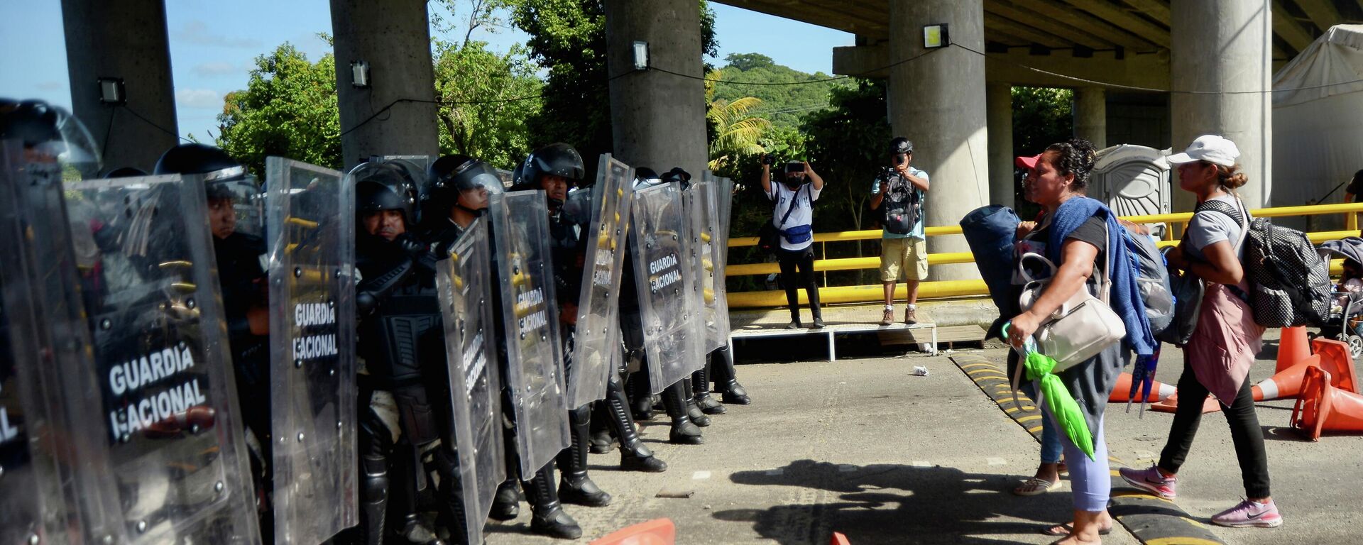 Una masiva caravana migrante se adentra en México y EEUU anuncia detenciones récord - Sputnik Mundo, 1920, 24.10.2021