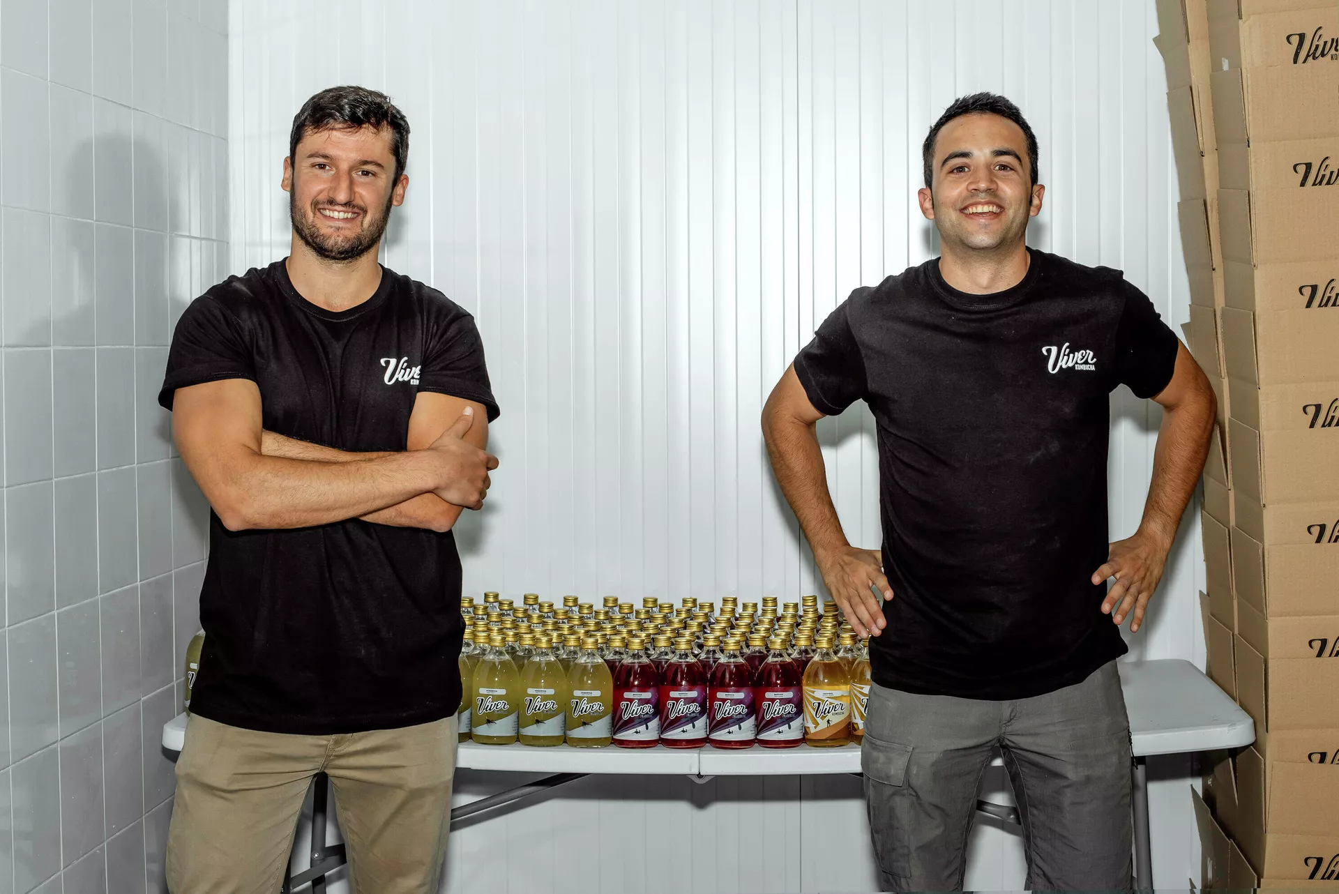 Raúl de Frutos y Fernando Martín, fundadores de Viver Kombucha Raúl de Frutos y Fernando Martín, fundadores de Viver Kombucha - Sputnik Mundo, 1920, 25.10.2021