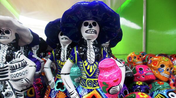 Artesanía para conmemorar el Día de Muertos en México - Sputnik Mundo